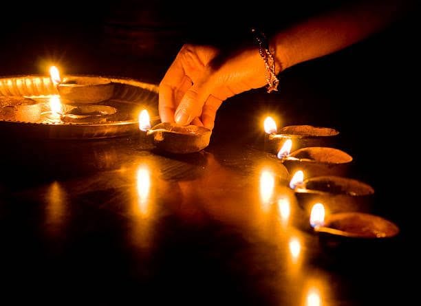 રમા એકાદશીથી લઈને દિવાળી સુધી ઘરમાં વિવિધ જગ્યાએ દીવો પ્રગટાવો
