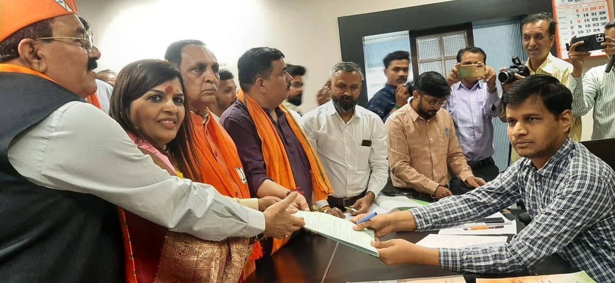 ડો. શાહે પૂર્વ CM રૂપાણીની હાજરીમાં ઉમેદાવારી નોંધાવી