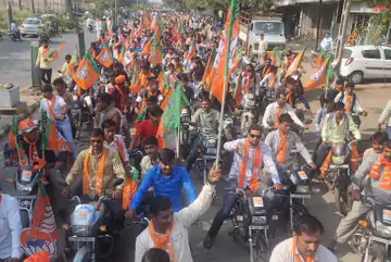જસદણમાં ફોર્મ ભરતા પહેલા ડીજેના તાલે બાવળિયાએ 4 કિમી સુધી રેલી યોજી