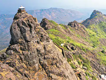 ગિરનાર પર ગુરુ દત્તાત્રેય શિખરને લઇ 2 જૈન શ્રાવકનો કોર્ટમાં દાવો