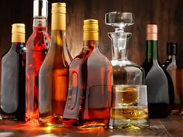 દુબઇથી મોંઘો દારૂ લઈ આવતા 3 મિત્ર અંજારમાં ઝડપાઈ ગયા