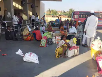 સામી ચૂંટણીએ પેટનો ખાડો પૂરવા મતદારોનું સ્થળાંતર; સંજેલી તાલુકામાં 20 એસટી બસમાં પાંચ દિવસનું વેઇટિંગ