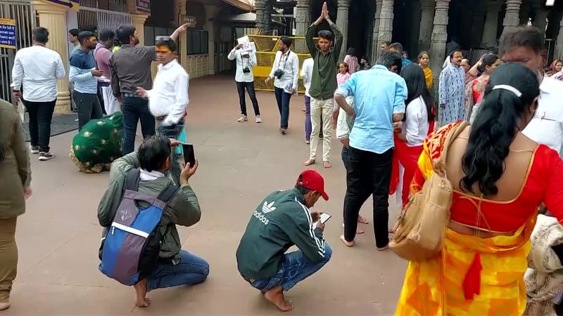 મહાકાલેશ્વર મંદિરમા મોબાઈલના ઉપયોગ પર પ્રતિબંધ, શ્રદ્ધાળુઓ માટે એસી બસો દોડશે