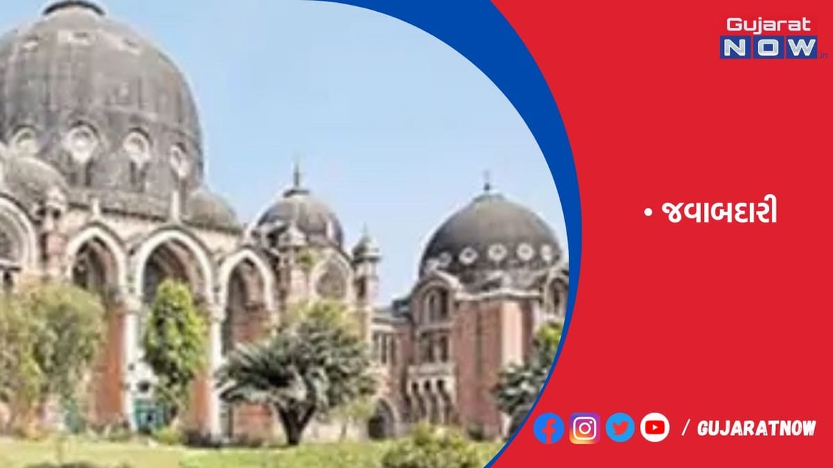 કોમર્સના બાથરૂમમાંથી કાપલીઓ પકડવાની જવાબદારી સફાઇકર્મીની