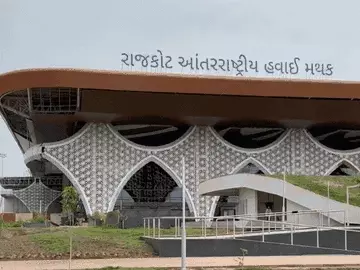 રાજકોટ હીરાસર એરપોર્ટ પર પાર્કિંગના નામે થતાં ઉઘરાણાં બંધ