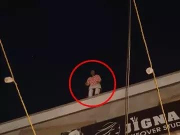 રાજકોટમાં પ્રેમી સાથે મનદુઃખ થતા યુવતી બિલ્ડિંગ પર ચડી