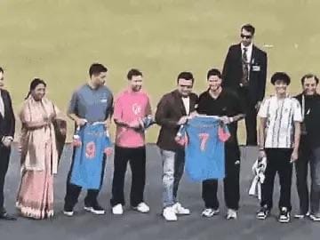 જય શાહે મેસ્સીને T20 વર્લ્ડ કપની ટિકિટ આપી