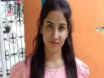રિસોર્ટનો માલિક પુલકિત છોકરીઓ લાવતો
