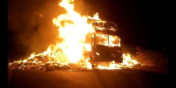 મુંબઇ-અમદાવાદ ટ્રેક બંધ કરાતા ટ્રાફિક જામ