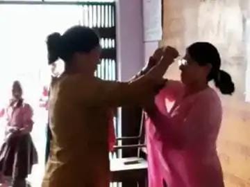 UPની શાળામાં મારામારીના પાઠ!