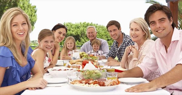 પરિવાર સાથે જમવું સ્વાસ્થ્ય માટે ફાયદાકારક