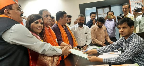 ડો. શાહે પૂર્વ CM રૂપાણીની હાજરીમાં ઉમેદાવારી નોંધાવી
