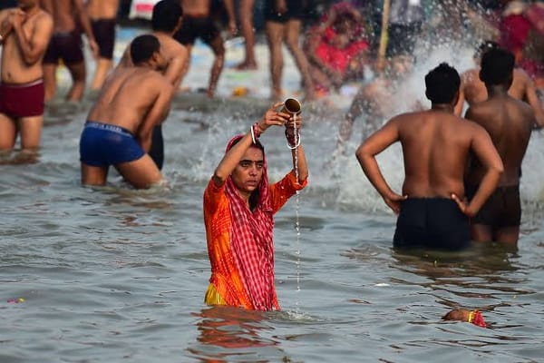 આજે સાંજે દીપદાન અને મંગળવારે સવારે 8 વાગ્યા પહેલાં સ્નાન-દાન કરવાથી અક્ષય પુણ્ય મળશે