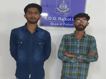 રાજકોટ દારૂના ગુનામાં ફરાર બે આરોપીઓ ઝબ્બે
