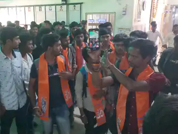 નડિયાદ ખેસ પહેરી પહોચનારા હિન્દુ વિદ્યાર્થીઓને ITIમાં નો એન્ટ્રી