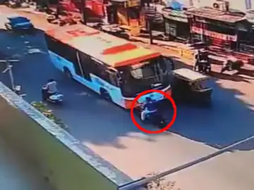 રાજકોટમાં સિટી બસના ઓવરટેકની લ્હાયમાં સામે આવતા બુલેટને જોરદાર ટક્કર મારી