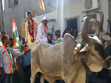 દક્ષિણ બેઠકના કોંગ્રેસના ઉમેદવાર હિતેશ વોરાએ કર્યો અનોખો પ્રચાર