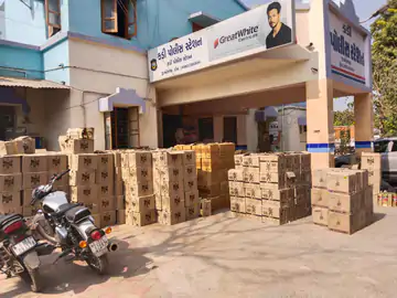 કડી પોલીસે અધધ 48 લાખના દારૂ સાથે આરોપીઓને ઝડપી પાડ્યા