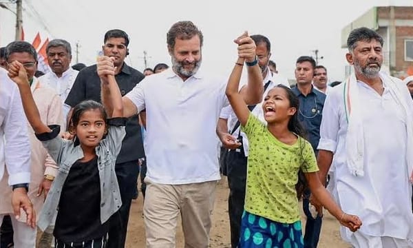 ભારત જોડો યાત્રામાં બ્રેક દરમિયાન યાત્રિકો સાથે ઝૂમી ઉઠ્યા