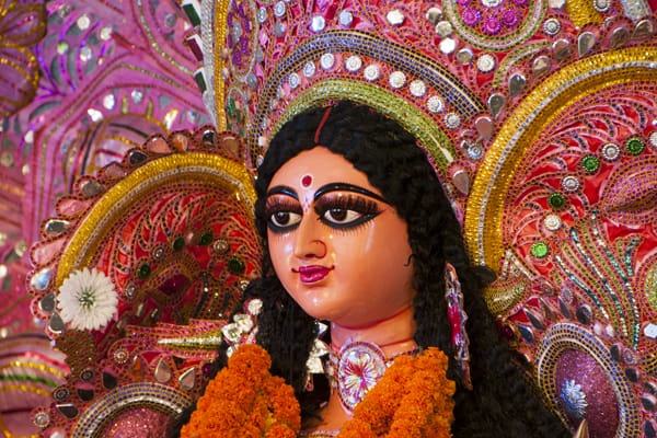 શું તમે જીવનના તમામ કષ્ટોથી મુક્ત થવા ઇચ્છો છો? તો આજથી જ શરૂ કરો માં દુર્ગાના આ 108 નામના જાપ