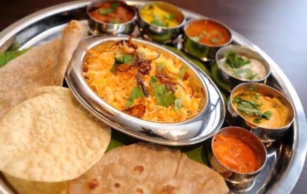 વાહ ભઈ વાહ ! 5 પૈસામાં 35 વાનગીવાળી થાળી ખાવા રેસ્ટોરન્ટમાં ઉમટી પડી ભીડ