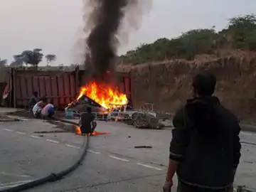 દાહોદ-ગોધરા હાઇવે બે કલાક બંધ રહ્યો