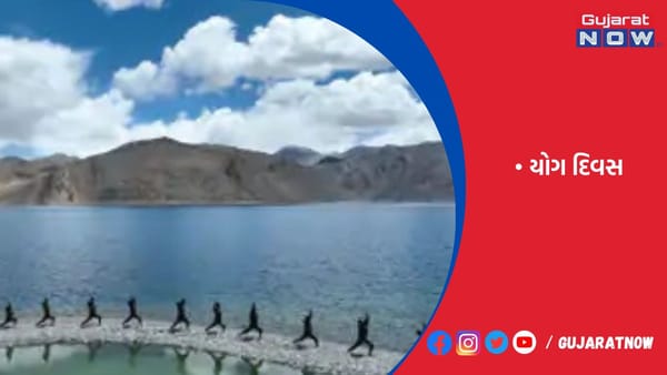 રાજનાથે INS વિક્રાંત પર સૈનિકો સાથે યોગ કર્યા