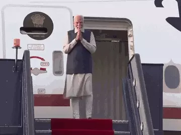 પીએમ મોદી યુકેની મુલાકાતે પહોંચ્યા