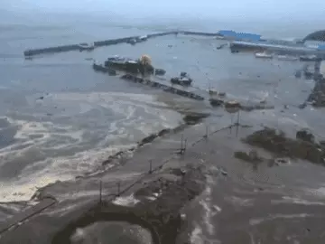 રશિયામાં સુનામી ત્રાટકી