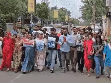 ચૂંટણીપંચ ભાજપના ઈશારે કામ કરતું હોવાનો આક્ષેપ