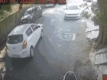 બેફામ દોડતી કારે સામેથી આવતી કારને ટક્કર મારી, CCTV