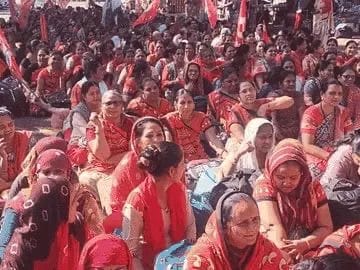 પડતર પ્રશ્ને આંગણવાડી અને આશાવર્કર બહેનો પ્રતીક ઉપવાસ પર